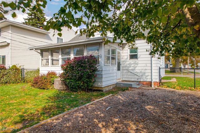 346 E 329th Street, Willowick, OH 44095