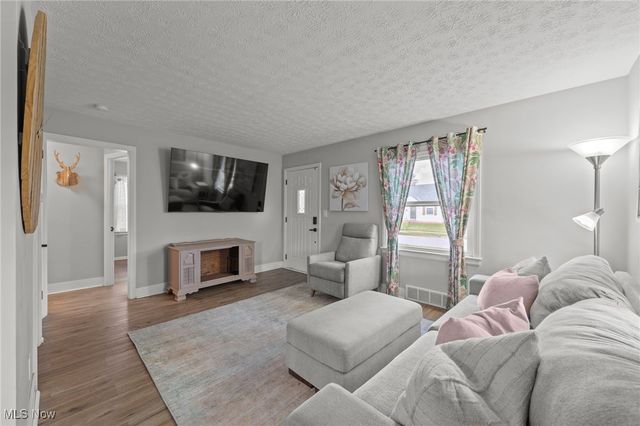 346 E 329th Street, Willowick, OH 44095