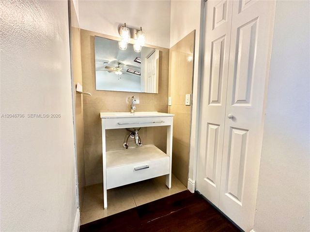 4245 S Pine Island Road, Davie, FL 33328