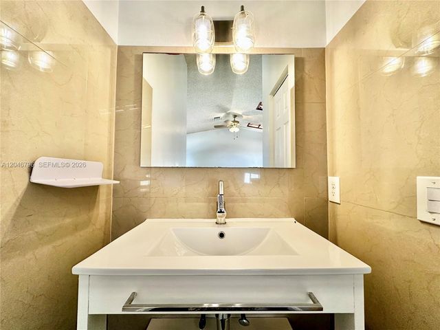 4245 S Pine Island Road, Davie, FL 33328