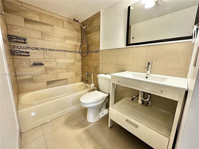 4245 S Pine Island Road, Davie, FL 33328