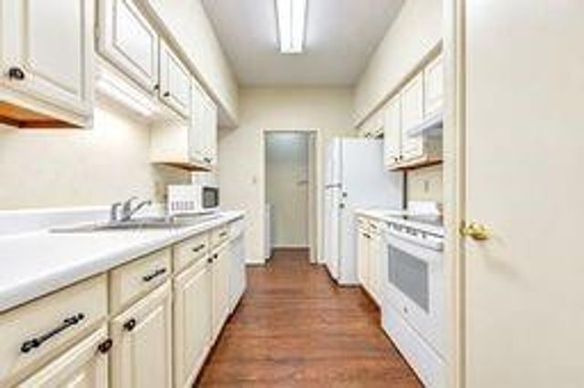 2400 N Braeswood Boulevard 313, Houston, TX 77030