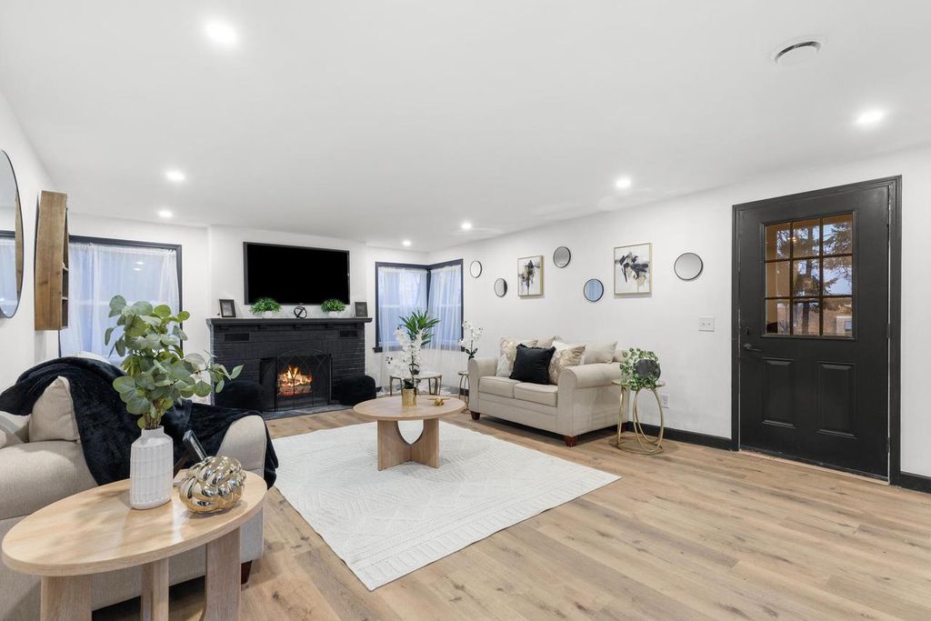 W156N8813 Pilgrim ROAD, Menomonee Falls, WI 53051