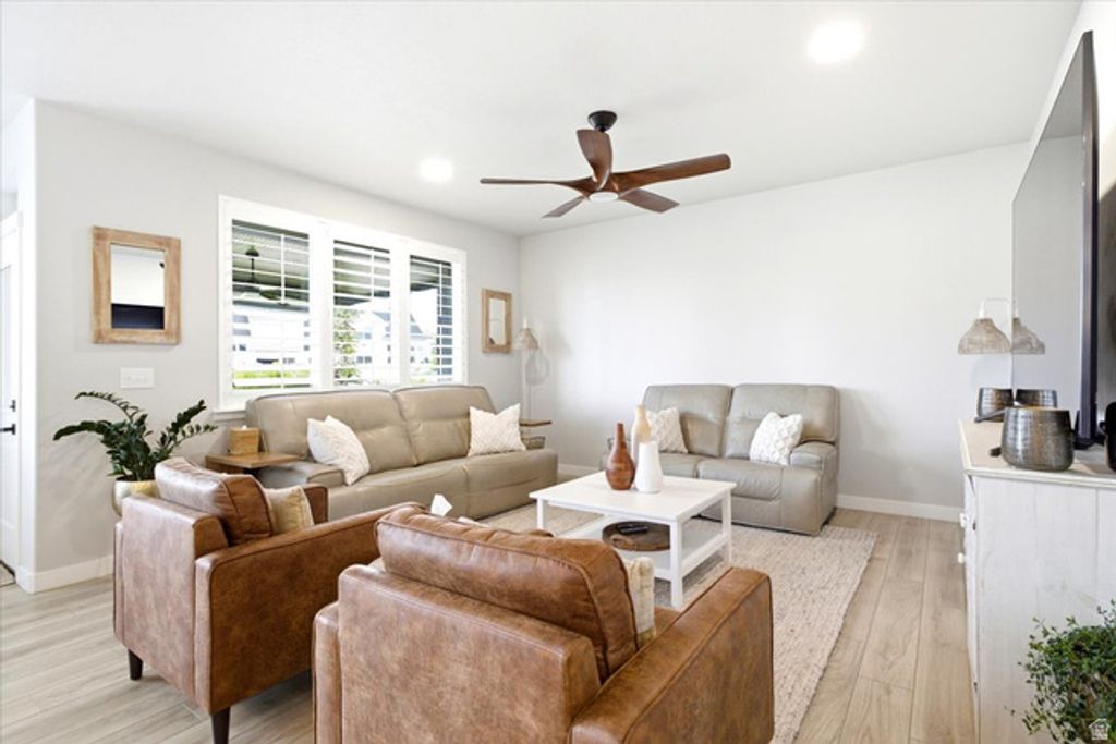 Image 5 of property listing at 12212 S CROYDEN LN, Herriman, UT 84096