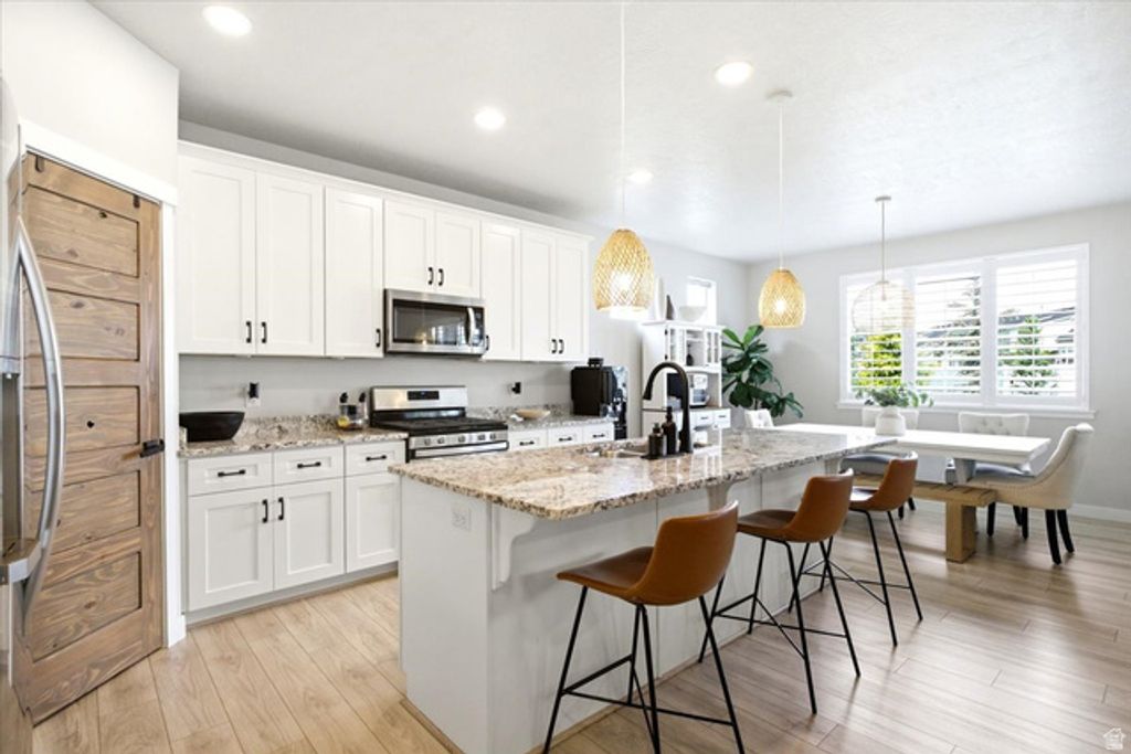 Image 8 of property listing at 12212 S CROYDEN LN, Herriman, UT 84096