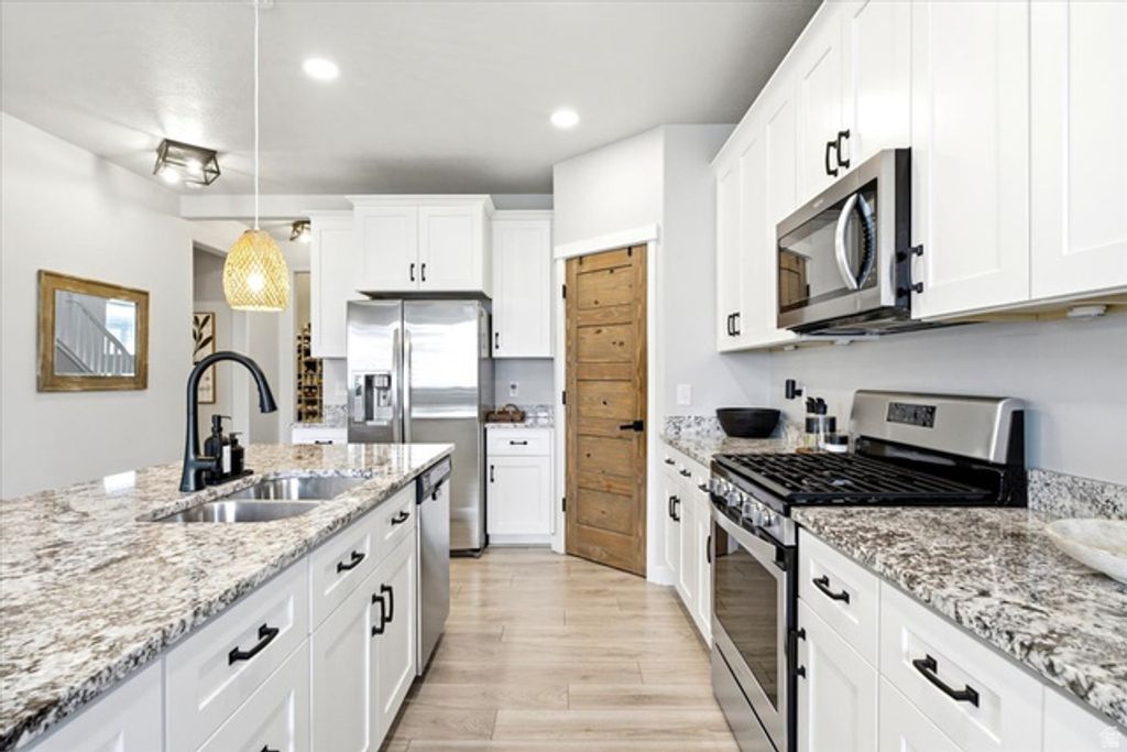 Image 10 of property listing at 12212 S CROYDEN LN, Herriman, UT 84096
