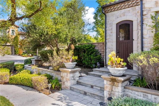 27 Cloister, Irvine, CA 92602