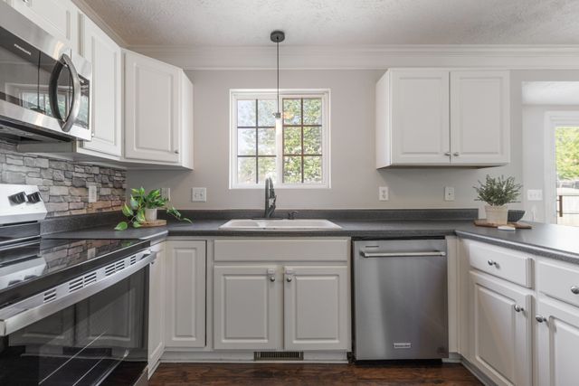 2290 Hayward Ln, Spring Hill, TN 37174