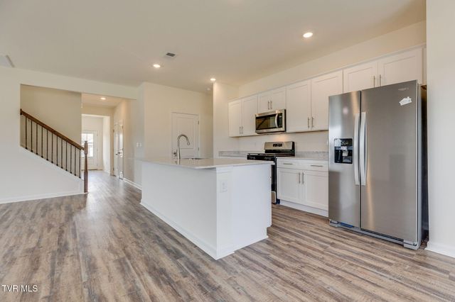 804 Pinhoti Street, Johnson City, TN 37604