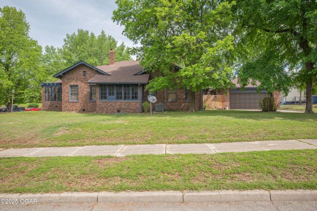 705 N Moffet Avenue, Joplin, MO 64801