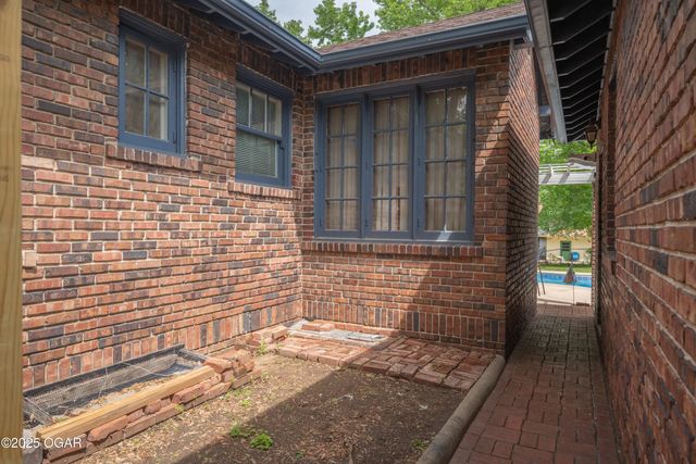 705 N Moffet Avenue, Joplin, MO 64801