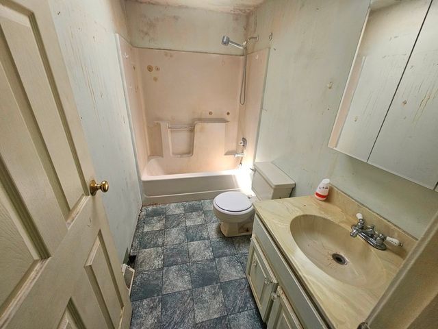 15 Magnolia Ter, South Hadley, MA 01075
