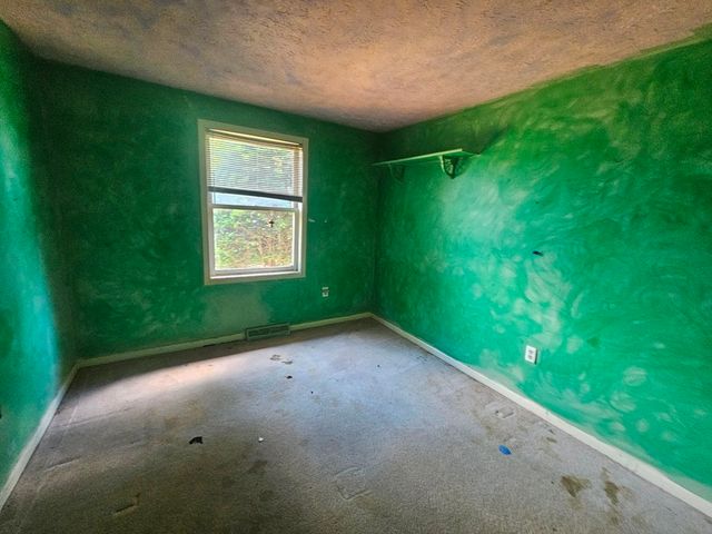 15 Magnolia Ter, South Hadley, MA 01075