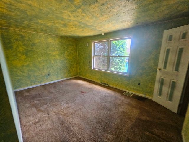 15 Magnolia Ter, South Hadley, MA 01075