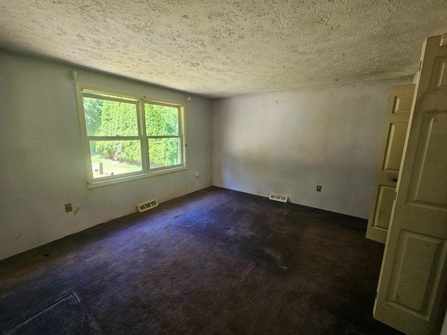 15 Magnolia Ter, South Hadley, MA 01075