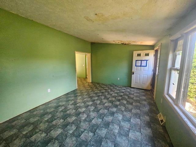 15 Magnolia Ter, South Hadley, MA 01075