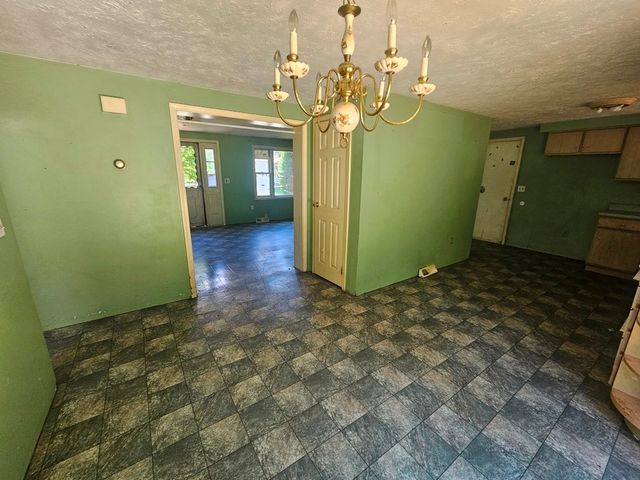 15 Magnolia Ter, South Hadley, MA 01075