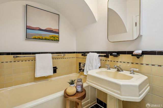 1890 27th Avenue, San Francisco, CA 94122