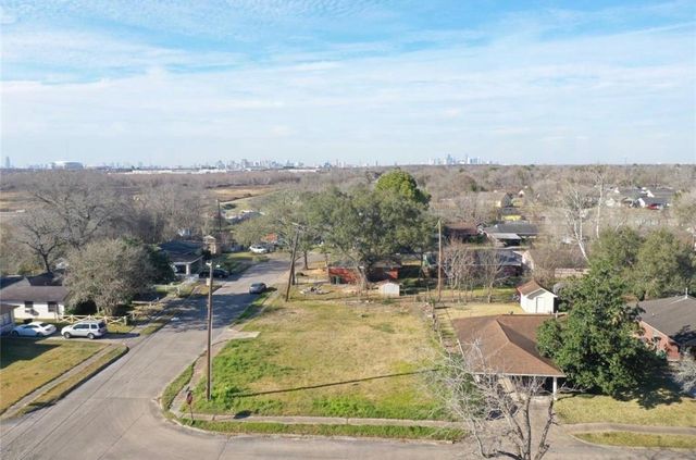 3003 Sunnydale Drive, Houston, TX 77051