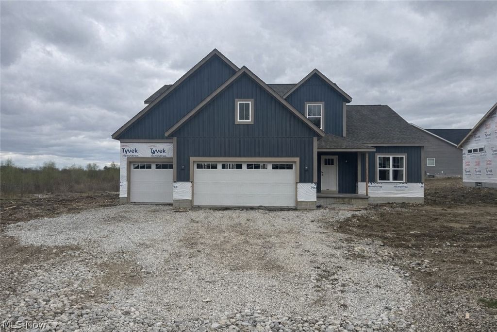 553 Woodlands Glen Avenue, Hartville, OH 44632