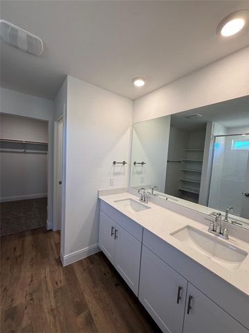 215 Great Northern DR, Cedar Creek, TX 78612