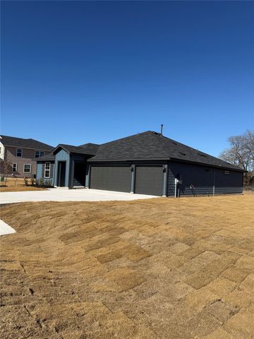 215 Great Northern DR, Cedar Creek, TX 78612