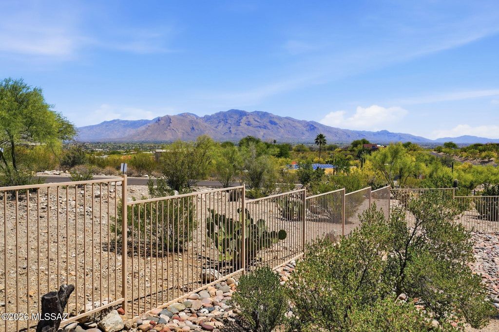 5140 N Amapola Place, Tucson, AZ 85745