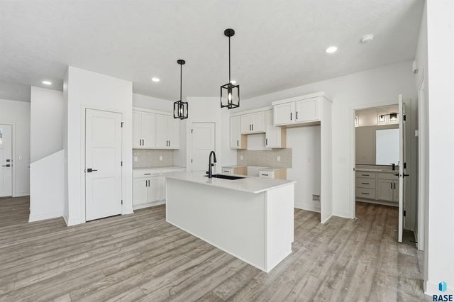 5937 S Whisper Creek Pl Place, Sioux Falls, SD 57108