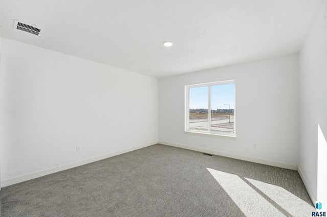 5937 S Whisper Creek Pl Place, Sioux Falls, SD 57108