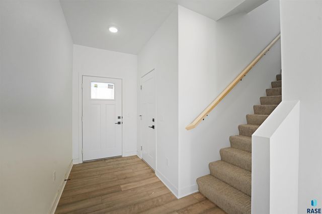 5937 S Whisper Creek Pl Place, Sioux Falls, SD 57108