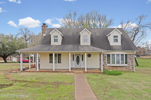 1225 N Five Oaks Drive, Southaven, MS 38671