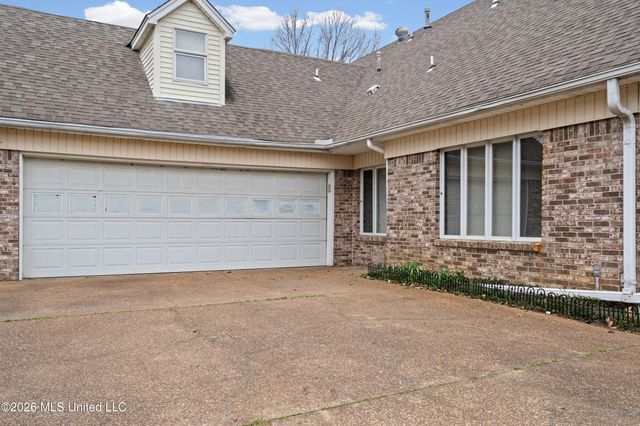 1225 N Five Oaks Drive, Southaven, MS 38671