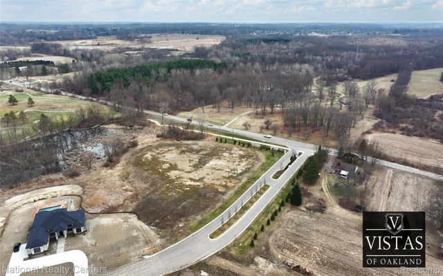 1637 Vista Drive, Oakland Charter Township, MI 48363