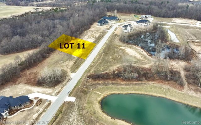 1637 Vista Drive, Oakland Charter Township, MI 48363