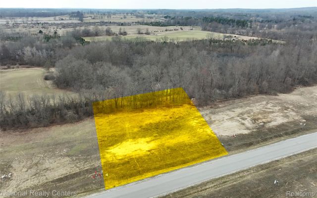 1637 Vista Drive, Oakland Charter Township, MI 48363