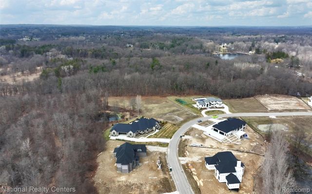 1637 Vista Drive, Oakland Charter Township, MI 48363