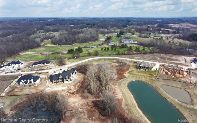 1637 Vista Drive, Oakland Charter Township, MI 48363