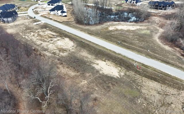 1637 Vista Drive, Oakland Charter Township, MI 48363