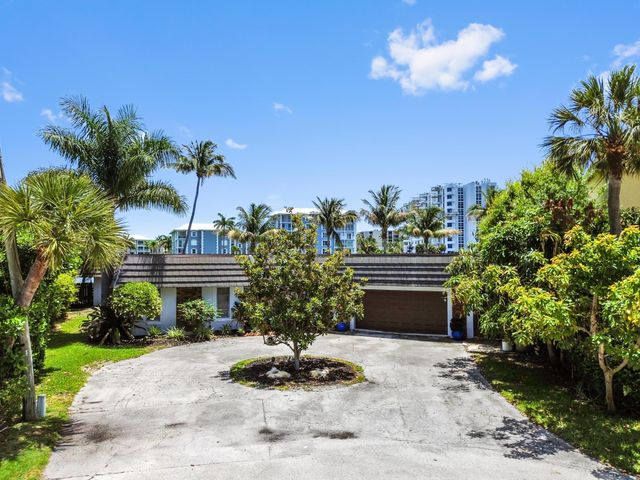 976 Banyan Drive, Delray Beach, FL 33483