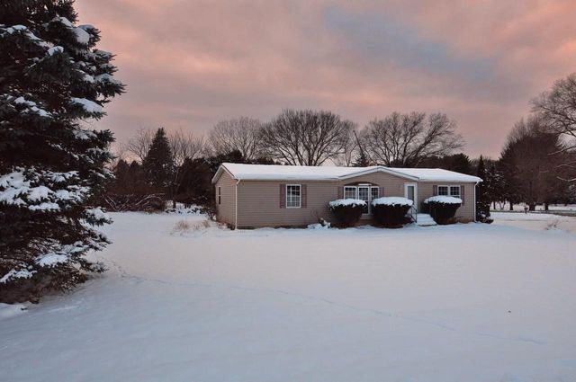 W5879 Arbor Road, Fort Atkinson, WI 53538