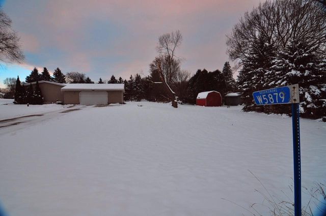W5879 Arbor Road, Fort Atkinson, WI 53538
