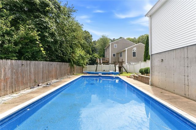 19 Gilcrest Drive, West Warwick, RI 02893
