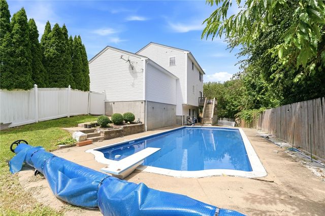 19 Gilcrest Drive, West Warwick, RI 02893