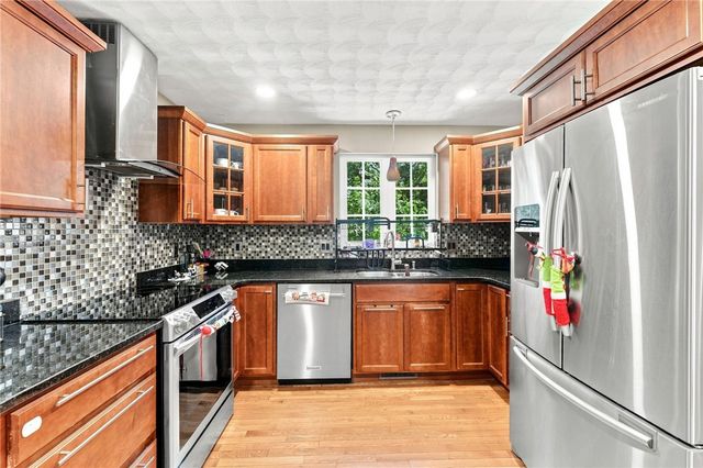 19 Gilcrest Drive, West Warwick, RI 02893