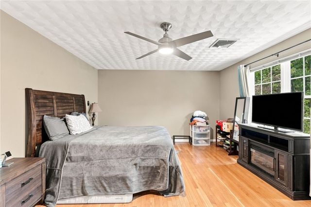 19 Gilcrest Drive, West Warwick, RI 02893