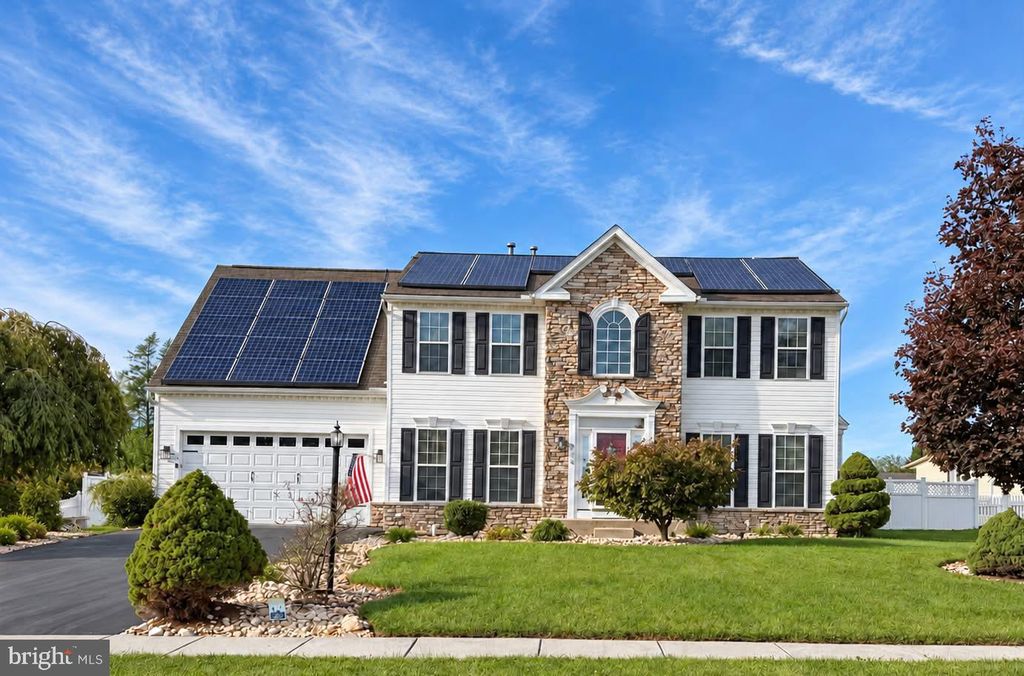 Image 1 of property listing at 424 EL VISTA DR, Hanover, PA 17331