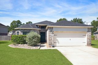 8 Pine Way, Conroe, TX 77304