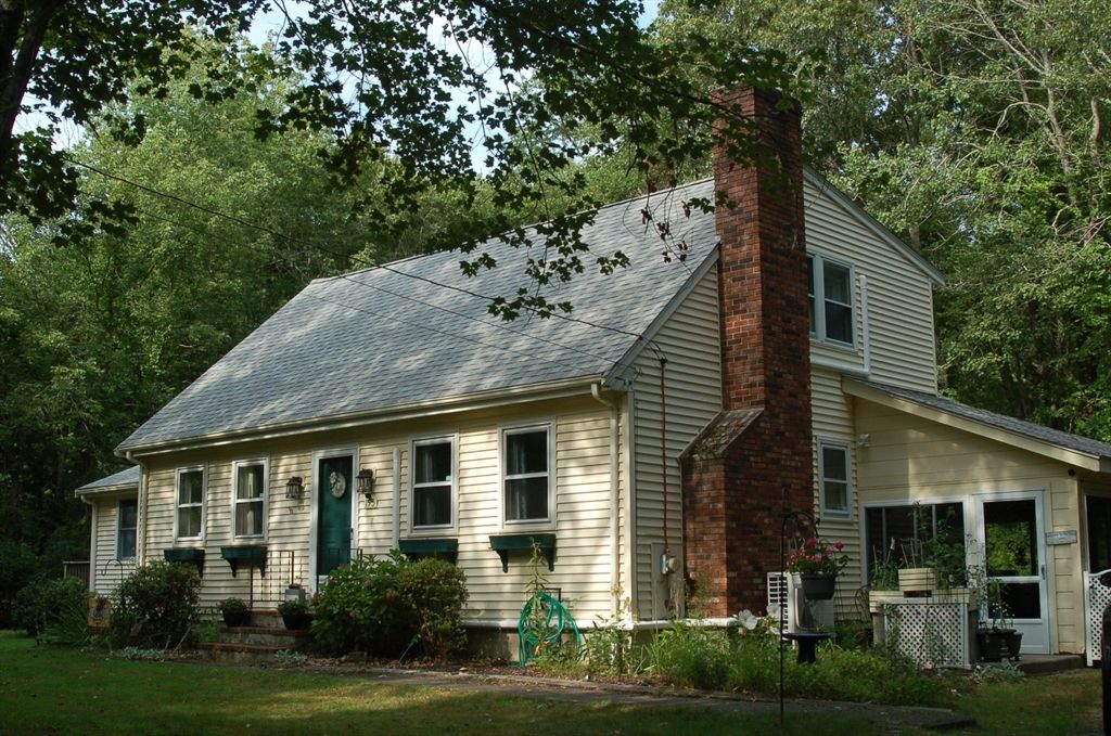 195 Slab Bridge Rd, Freetown, MA 02702