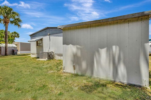 4072 74th Street N 395, West Palm Beach, FL 33404