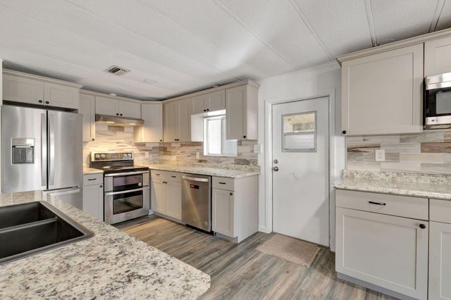 4072 74th Street N 395, West Palm Beach, FL 33404